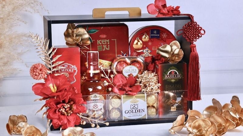 Giỏ quà Tết được đóng kết hợp từ nhiều sản phẩm khác nhau