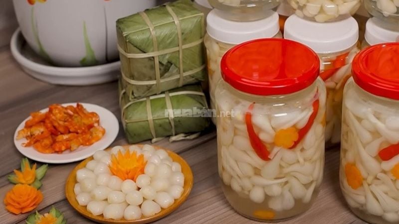 Bạn có thể tự tay làm những hũ kiệu ngâm, bánh chưng, dưa món để bán