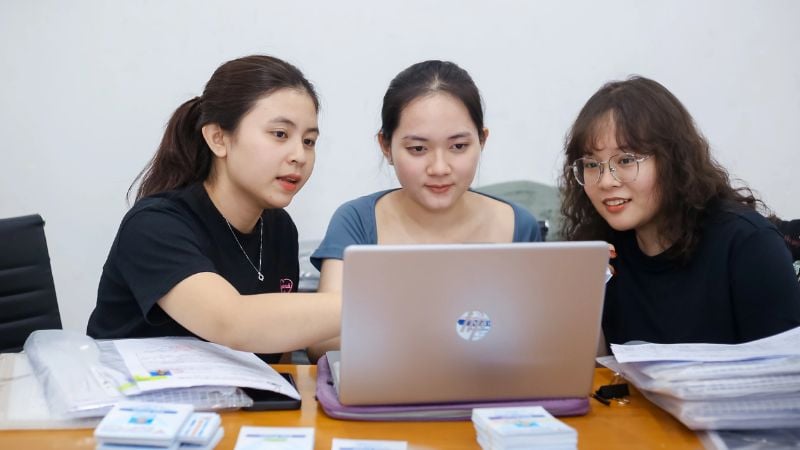 Top 10 cách tuyển dụng nhân viên thời vụ tết hiệu quả nhanh Bạn bè người thân có thể là nguồn tuyển dụng đa dạng và chất lượng