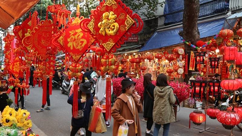 Kinh nghiệm chọn mặt bằng cho mùa Tết giúp tối đa doanh thu Không khí đi chợ tết rộn ràng mỗi năm