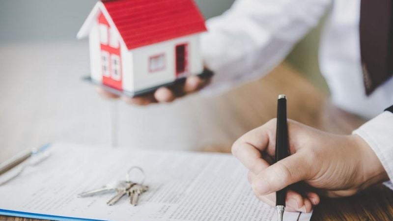 Kinh nghiệm làm hồ sơ mua nhà ở xã hội nhanh chóng nhất Người mua cần đọc kỹ mọi điều khoản trước khi ký kết để tránh vướng phải rắc rối về sau.