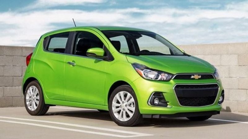 Nằm mơ thấy mua ô tô màu xanh lá cây là điềm báo tốt về sức khỏe và tinh thần. 