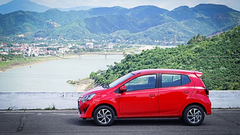 Nằm mơ thấy mua xe ô tô con thể hiện mong muốn có một cuộc sống ổn định cho gia đình.