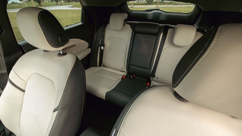 Ghế được bọc da chất lượng cao cấp, sang trọng (Nguồn: VinFast Cần Thơ - Đại Lý Chính Hãng của VinFast)