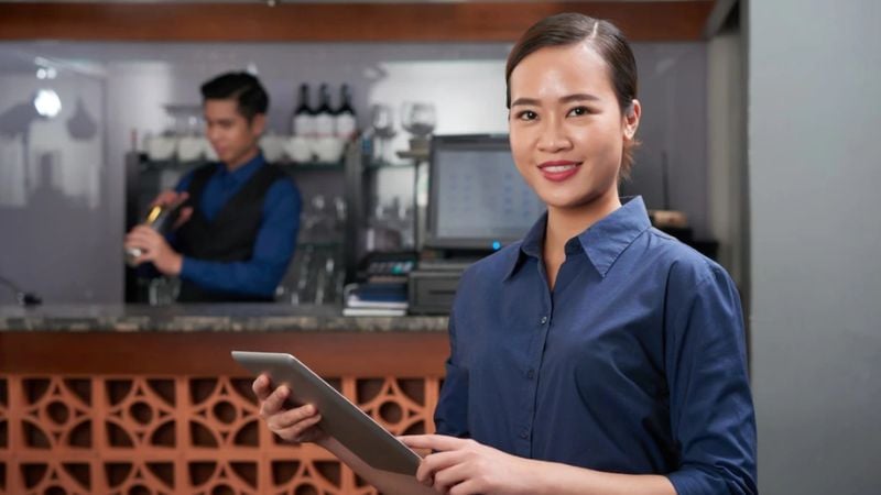 Nhân viên phục vụ (Nguồn: Báo Dân Trí)