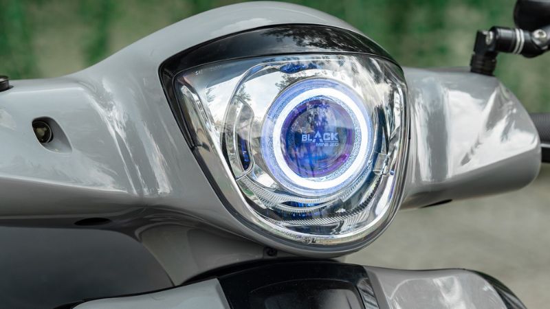 Kiểm tra hệ thống điện trên xe như đèn pha ((Nguồn: Honda Danh Thu)