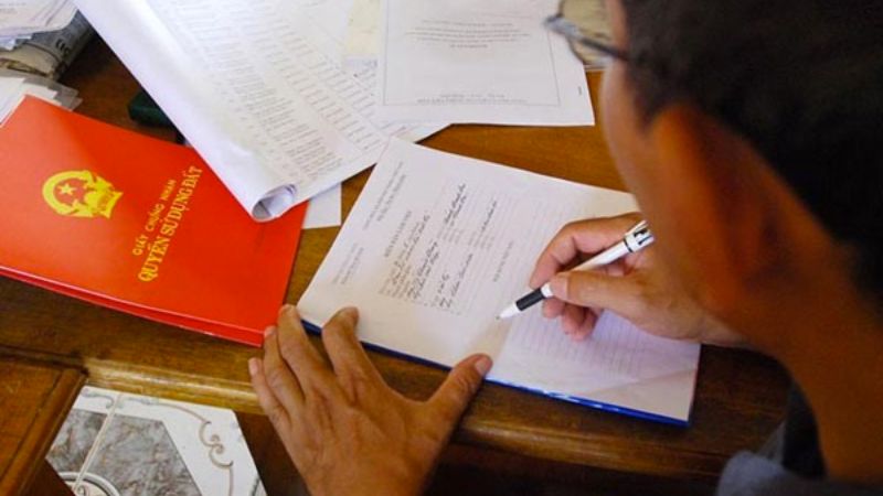 Lưu ý khi nộp lệ phí làm sổ đỏ năm 2025