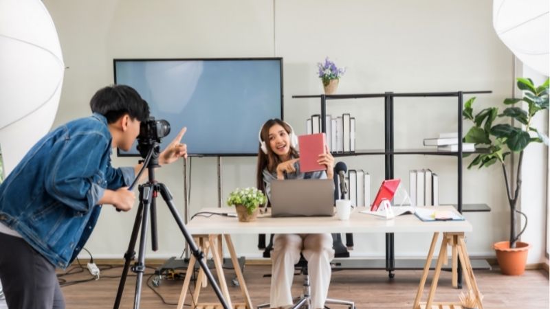 Mẫu kịch bản livestream bán hàng giúp chốt đơn hiệu quả Khâu chuẩn bị trước khi lên sóng đóng vai trò nền tảng