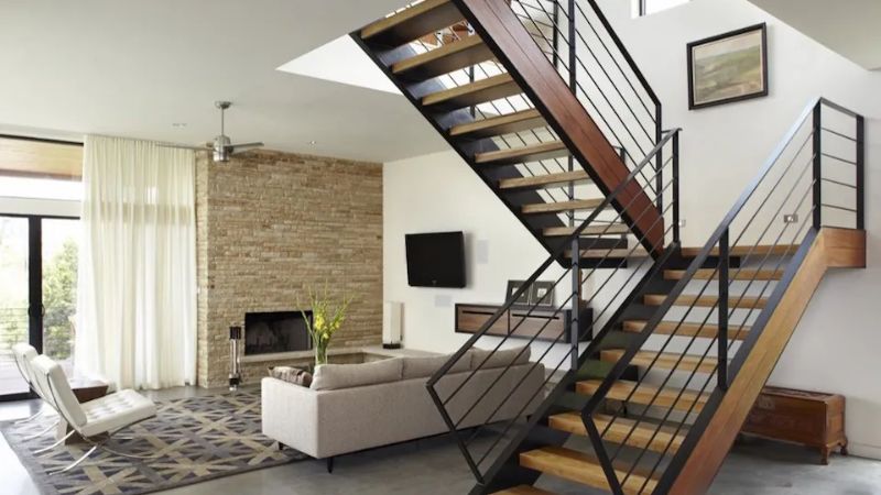 Nhà hướng Đông Nam hợp tuổi nào? Các vấn đề phong thuỷ liên quan Nhà hướng Đông Nam thì hướng cầu thang nên đặt tốt nhất là hướng Đông (Nguồn: Tạp chí Kinh tế & Đô thị)