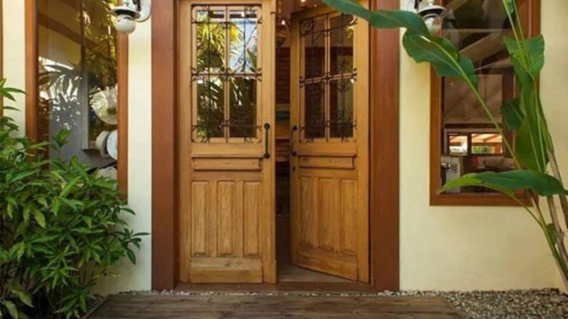 Nhà hướng Đông Nam hợp tuổi nào? Các vấn đề phong thuỷ liên quan Hướng cửa chính có thể đặt trùng với hướng Đông Nam của ngôi nhà (Nguồn: Báo Phụ nữ Today)