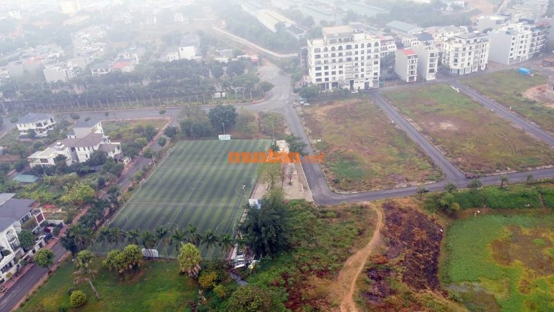 Khu đô thị sinh thái sông Hồng Nam Đầm Vạc: Vị trí, tiện ích, tiềm năng dự án Một góc sân cỏ nhân tạo đã được hoàn thiện và đưa vào sử dụng