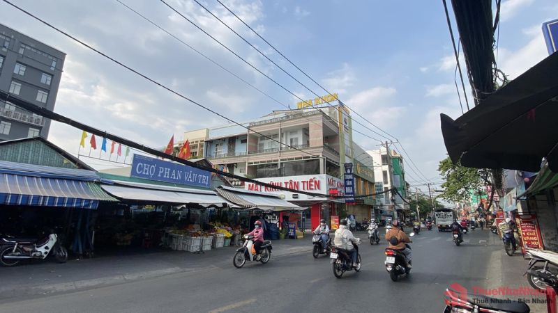 Kinh nghiệm thuê phòng trọ quận Gò Vấp an toàn, giá hợp lý Chợ Phan Văn Trị là một trong những tiện ích giúp người thuê phòng trọ thuận tiện mua sắm hằng ngày