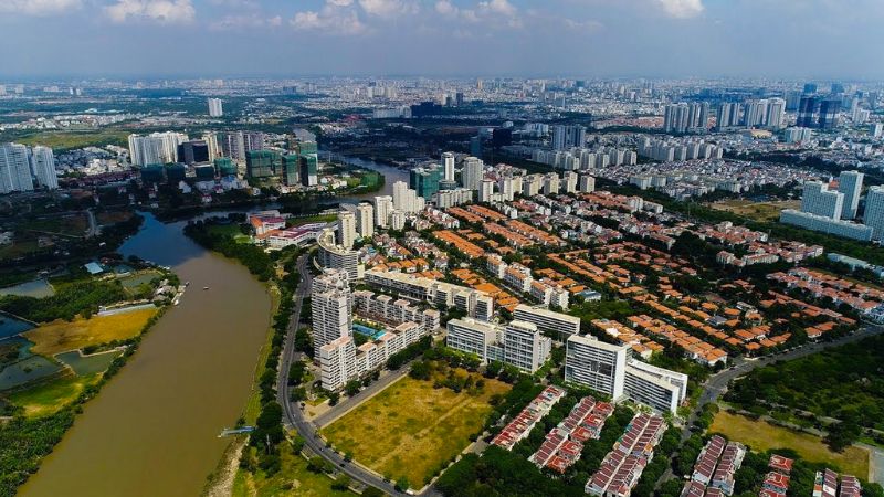 Kinh nghiệm thuê phòng trọ tại Nhà Bè ít ngập, dễ di chuyển Nhà Bè liền kề Quận 7 và kết nối với các khu vực lân cận qua những tuyến đường như Nguyễn Hữu Thọ, Huỳnh Tấn Phát, Nguyễn Văn Tạo