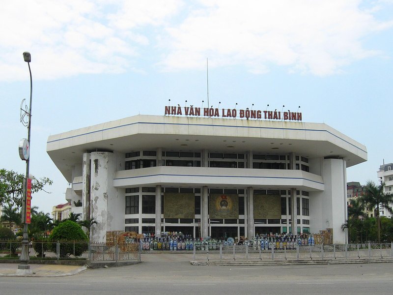 Bảng giá đất Hưng Yên 2026 mới nhất: Tải file giá và cách tra giá Bảng giá đất Hưng Yên 2026 mới nhất: Nhà Văn hóa Lao động Thái Bình bên đường phố